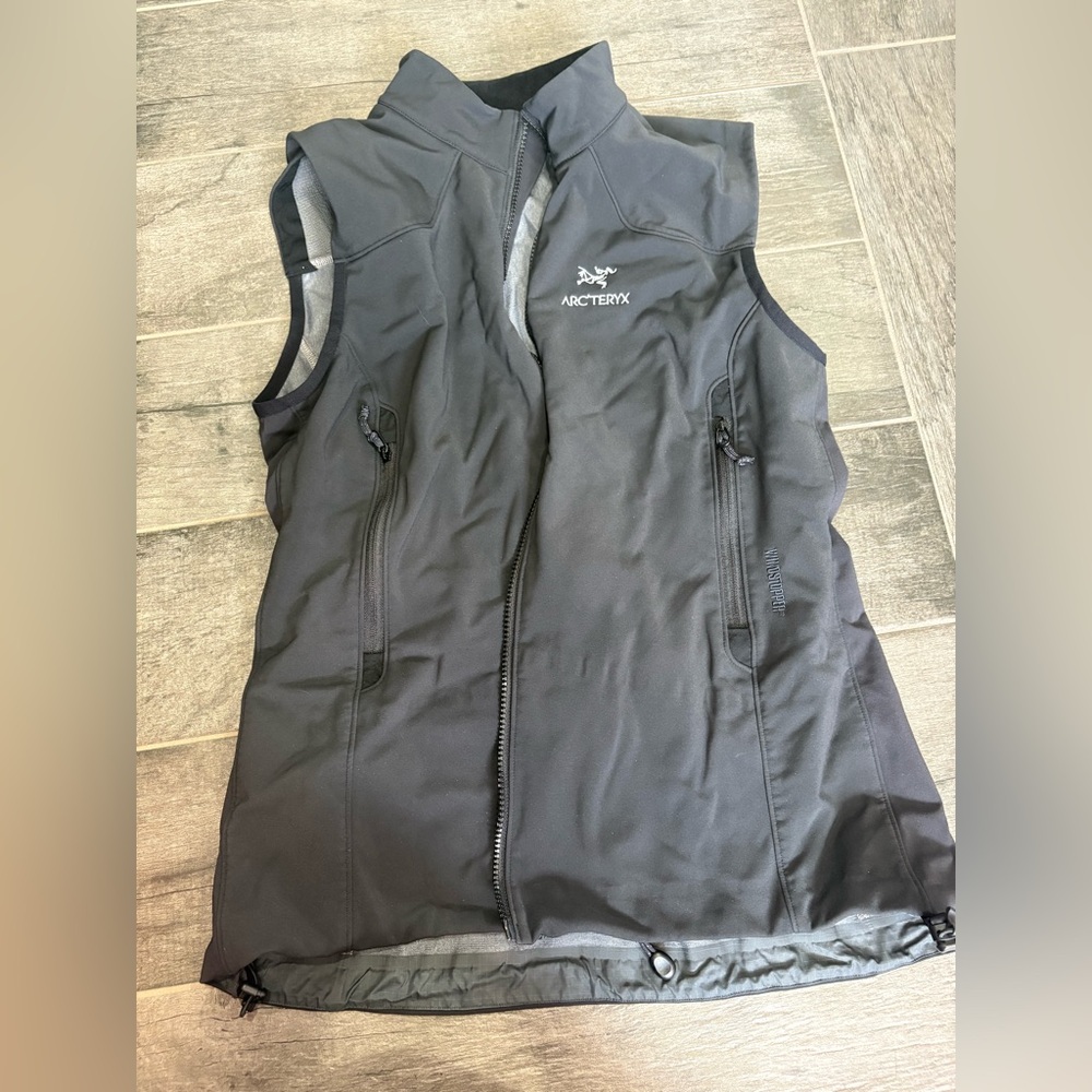 Arc'teryx Black Vest Women’s Size Large 12-14 like new
